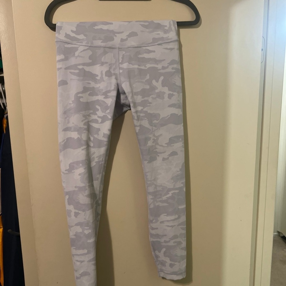 Lululemon High-Rise leggings size 8 Camouflage
